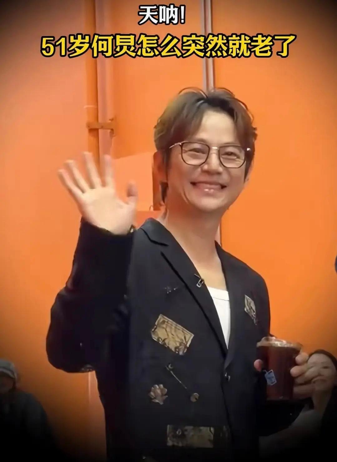 何老师一下就有年龄感了竟然都51了，看着何炅长大的希望他永远都不老 ​​​