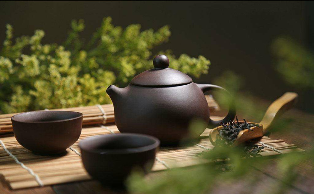 只闻花香，不谈悲喜。饮茶颂书，不争朝夕。| 杨绛《将饮茶》 