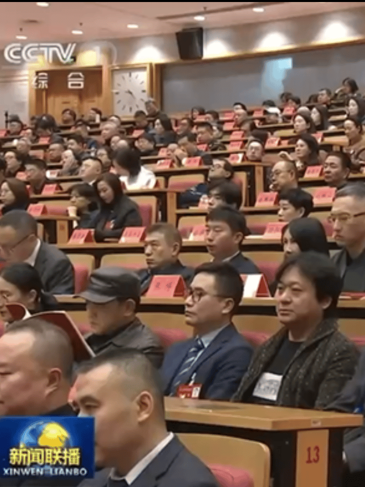 易烊千玺出席影协代表大会生图🈶，帅哥一步步走的更坚实 #易烊千玺新闻联播镜头#