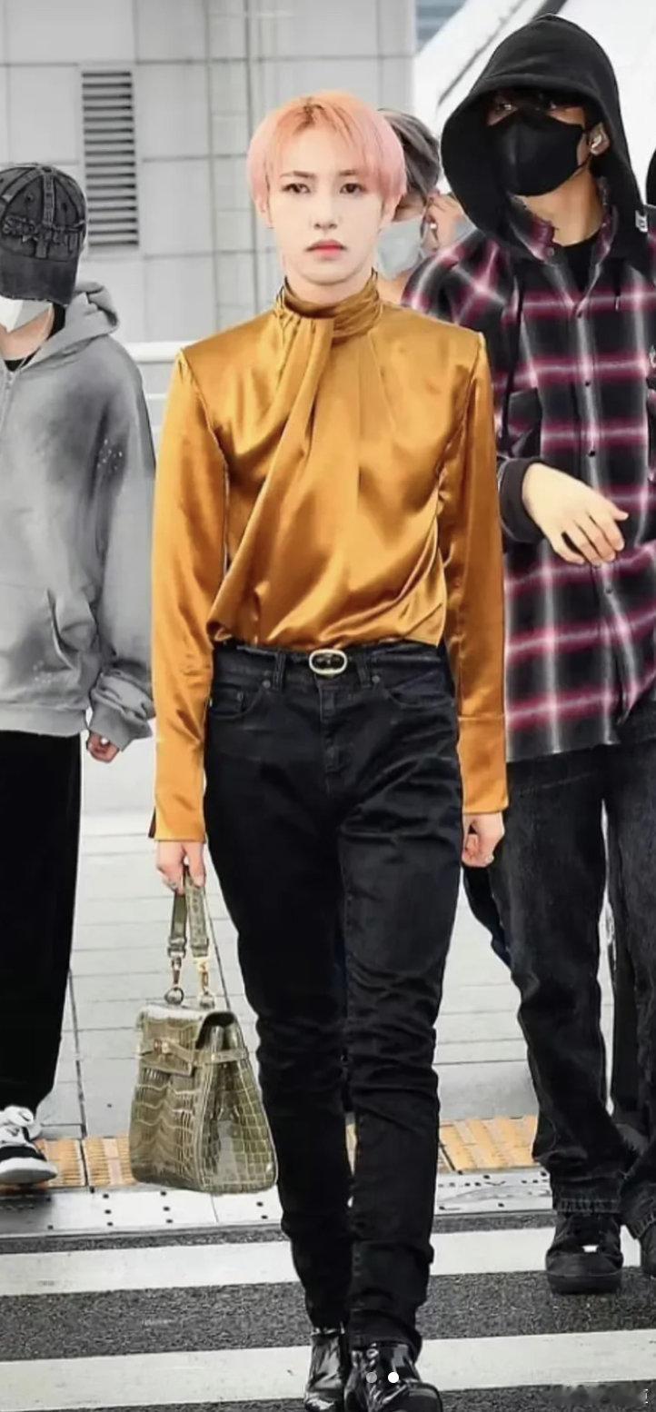 黄仁俊私服审美 换个造型师吧 真的 ​​​