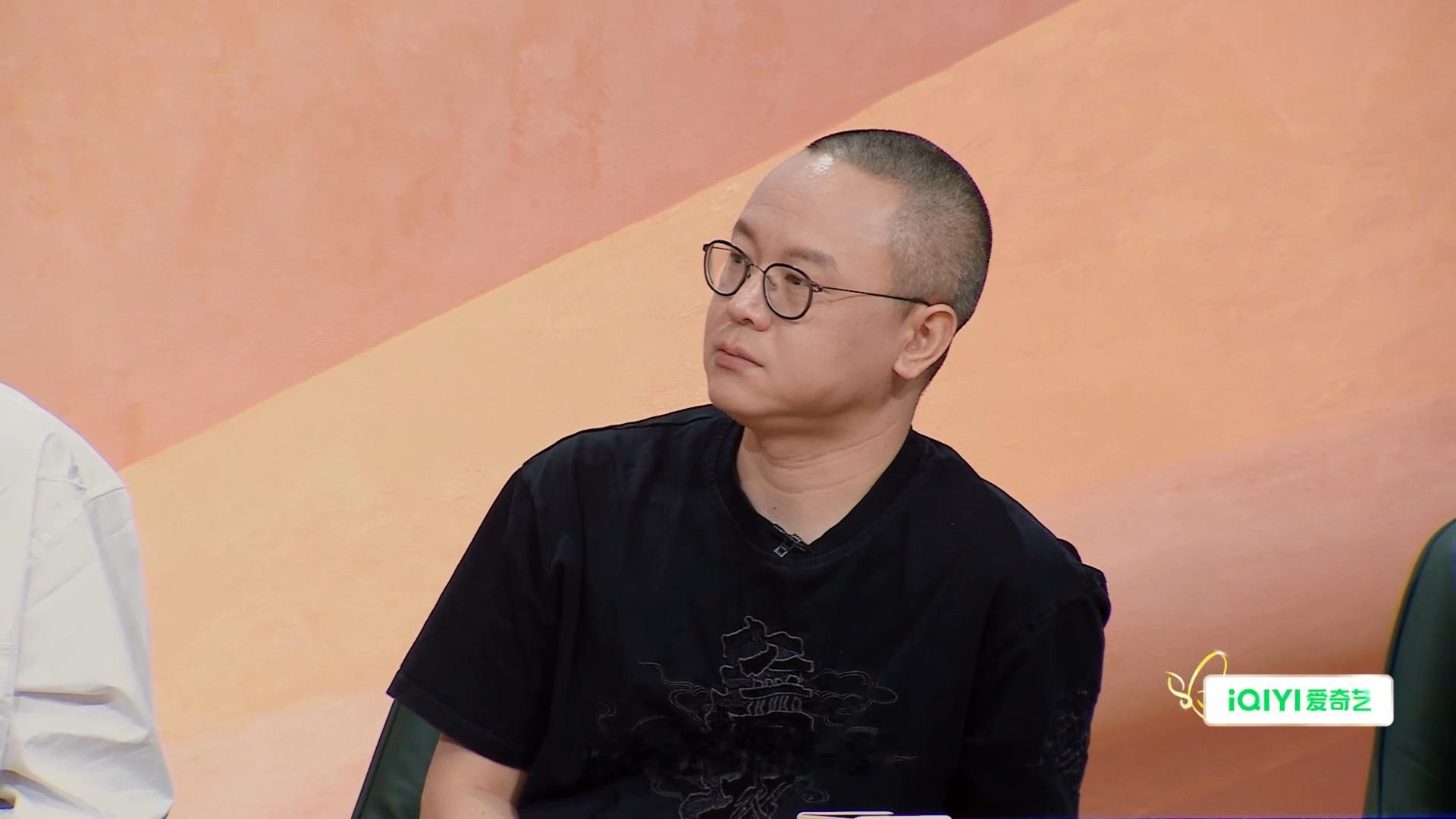 冉莹颖谈及父亲引人唏嘘。受妈妈因素影响她放弃见面，转而写信。知晓父亲自幼孤苦命运