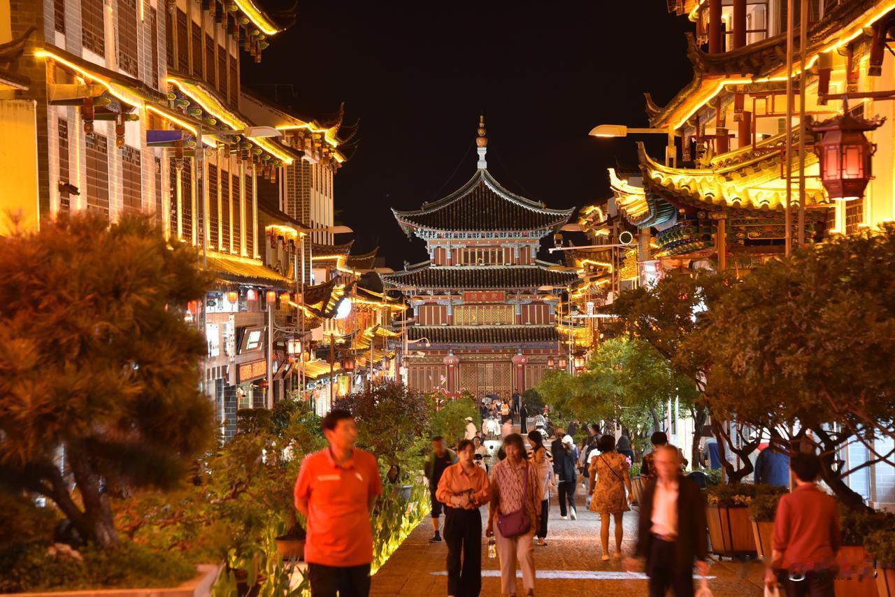 【一座非著名的中国历史文化名城】
云南通海县，143座中国历史文化名城之一，虽然