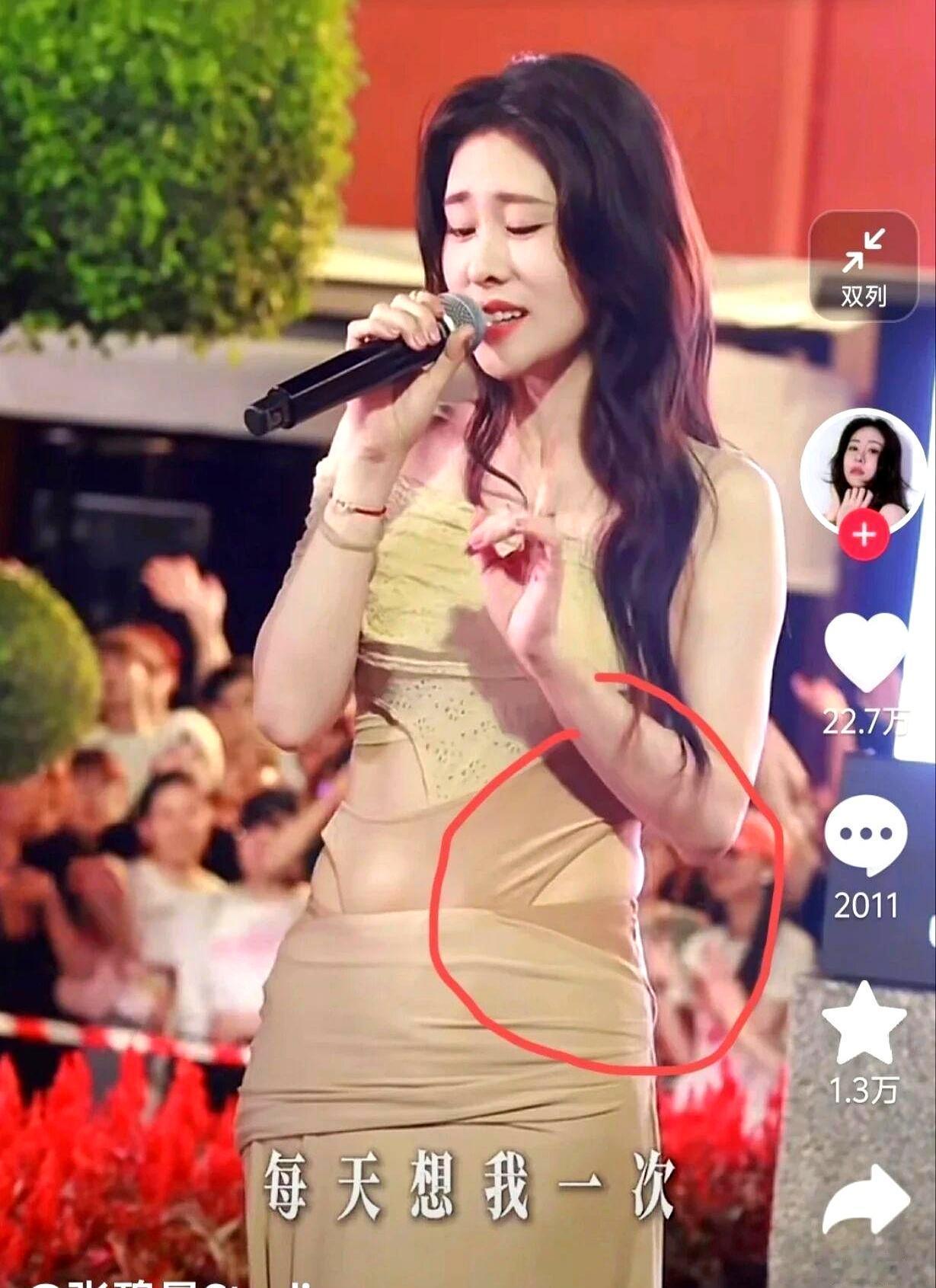 我真服了张碧晨，当妈的人，腰上没一丝赘肉，比好多小姑娘还紧致，她怎么做到的？
 