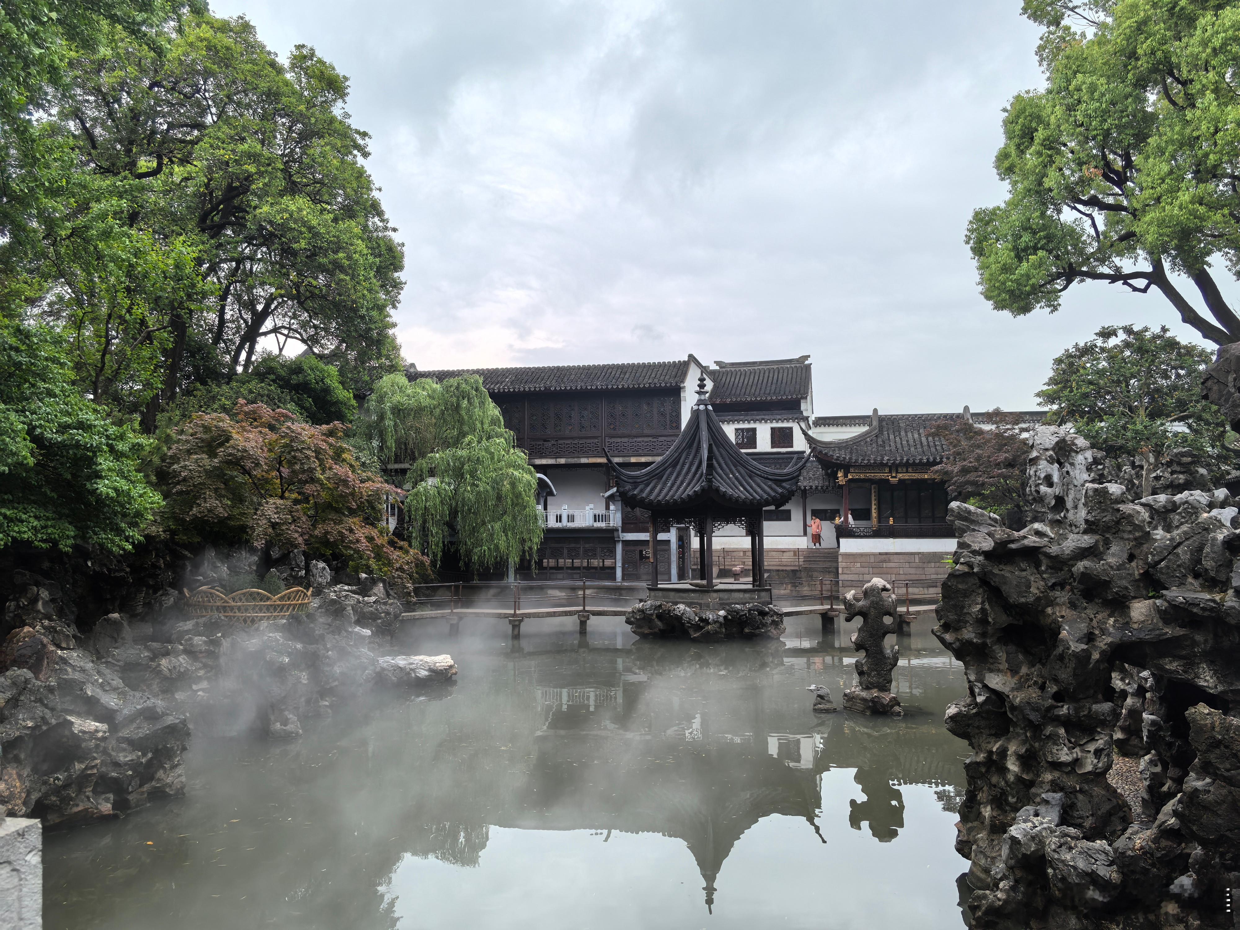 雨停了，今天来玩楷楷最喜欢的狮子林。 ​​​
