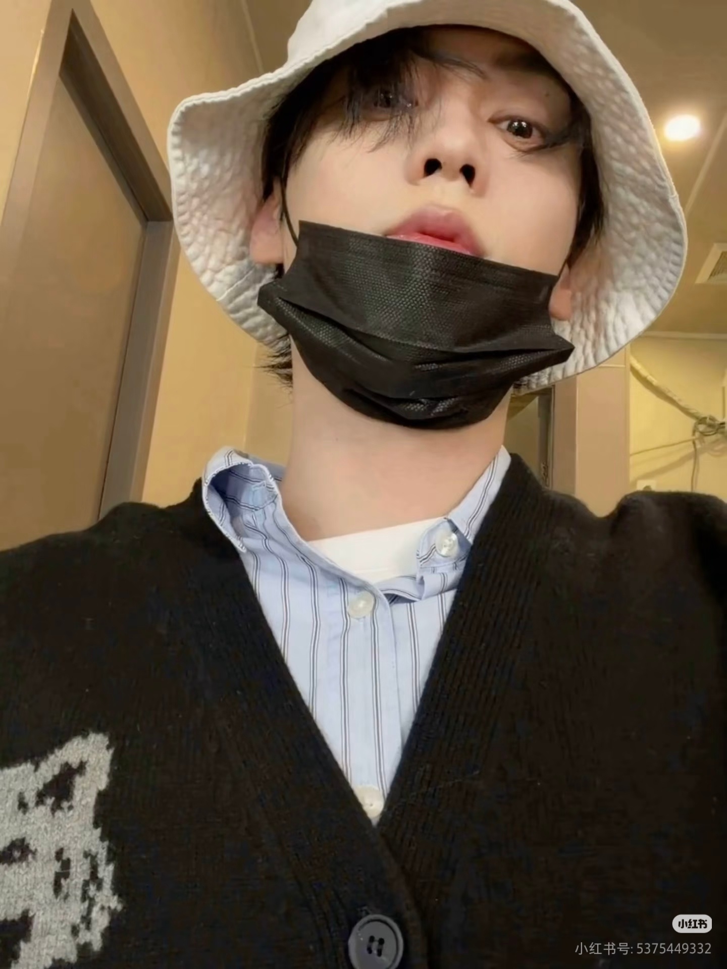 田栩宁自拍出片，手拿把掐！ 