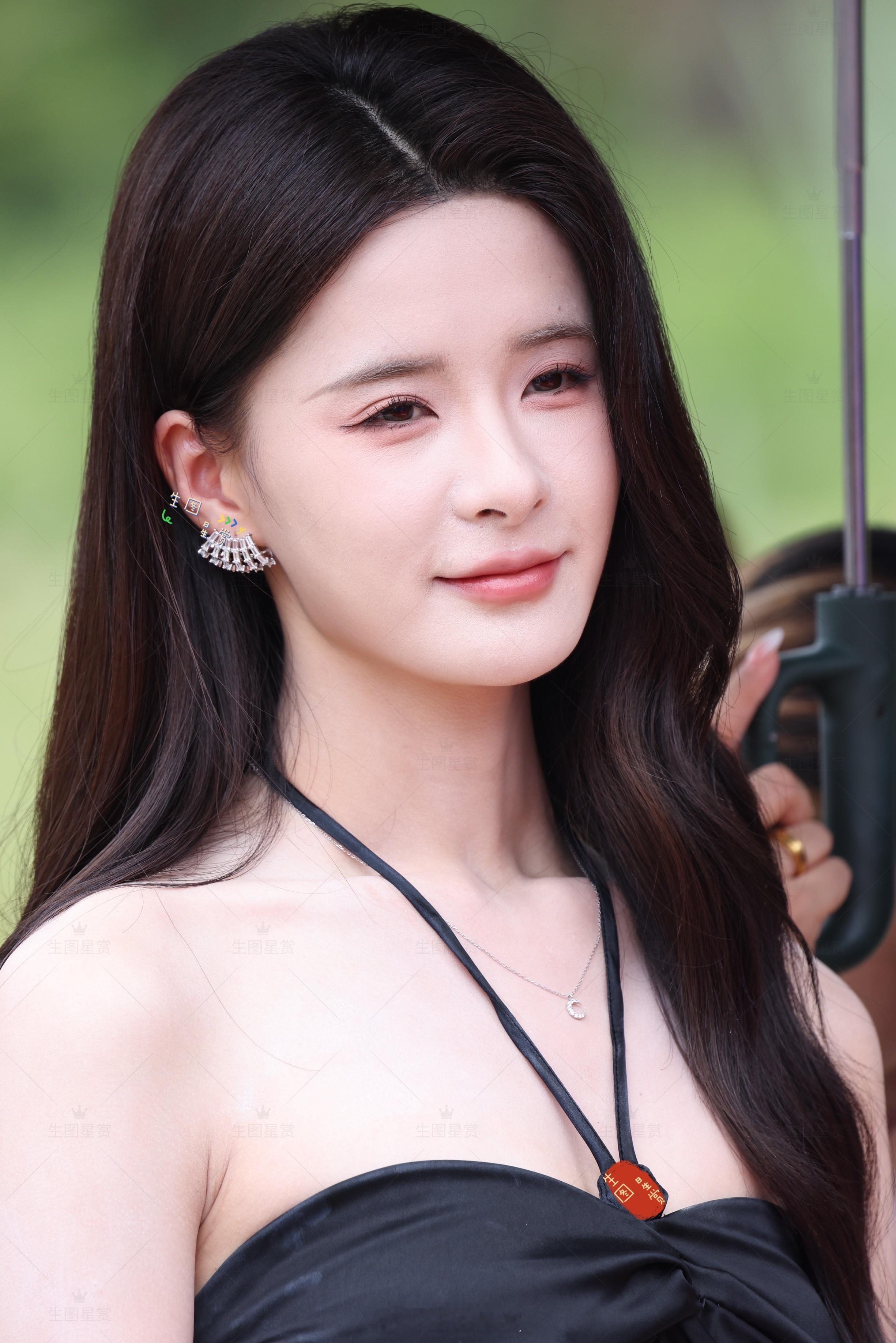 孟娜潮声遇晚风 今日开机生图 ​​​