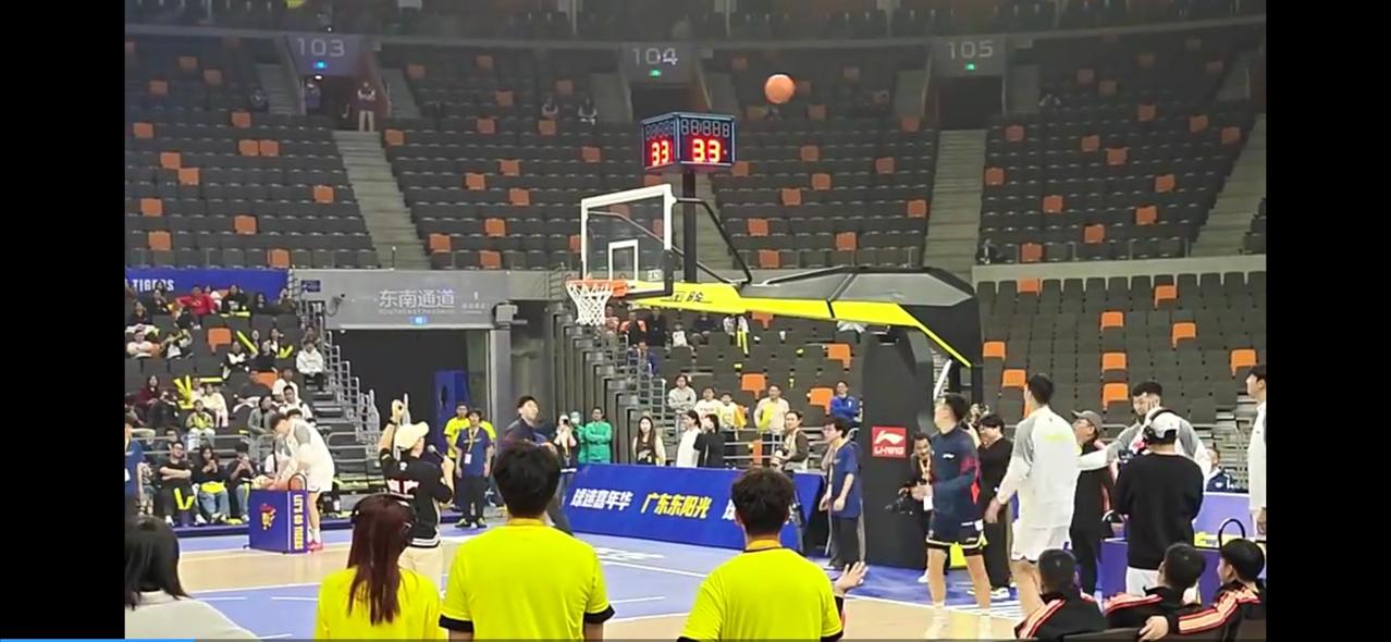 杜润旺球迷见面会惨败，张文逸朱芳雨捣乱算帮助，三分球12中2应该自我反思

广东