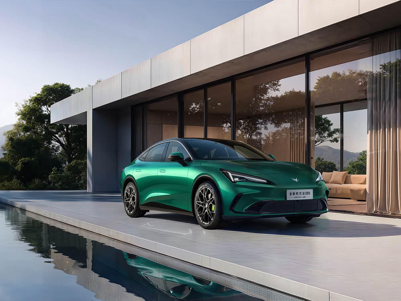 新款阿尔法S5上市！增程+纯电，9.98万元起 