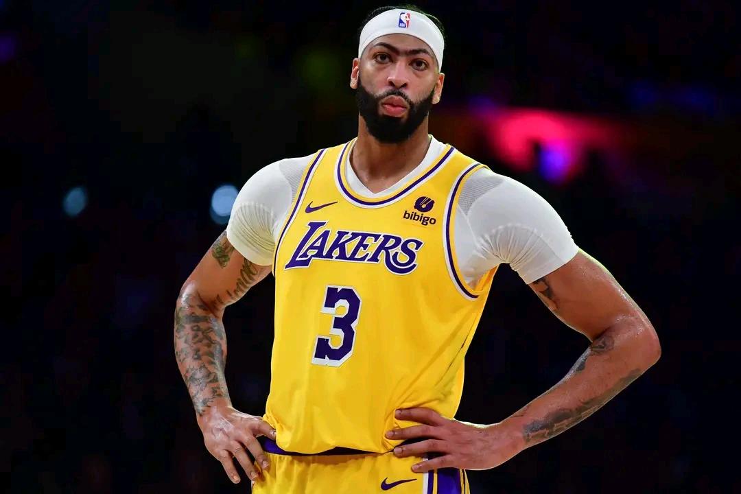 人心散了，浓眉等多名球员不满意主教练哈姆，湖人怎么赢掘金。
第一，浓眉在g3的比