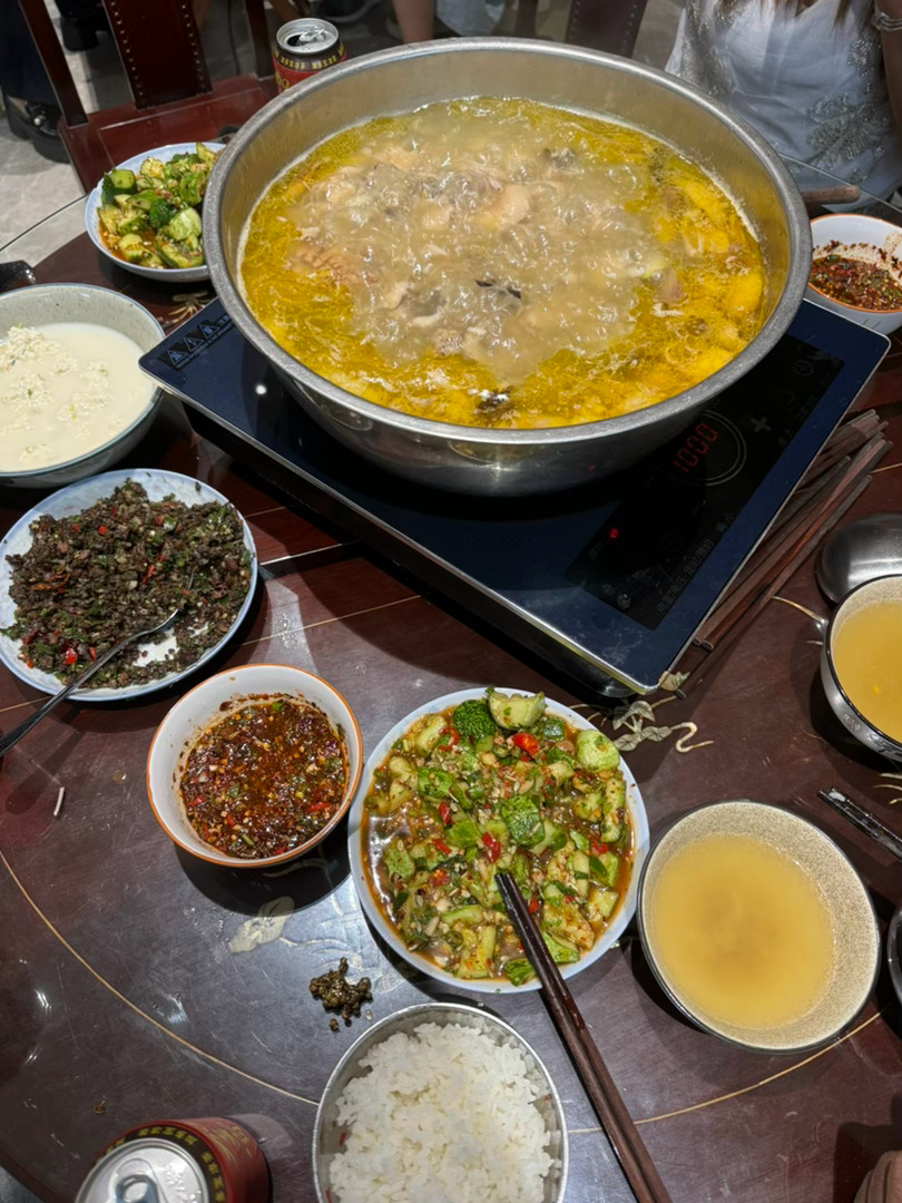 鸡汤很鲜美，菌子很好吃！ 文山