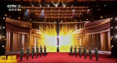 在国产大模型研发攻坚阶段，王戟带领团队遭遇核心算法效率瓶颈，连续多日的测试全部碰