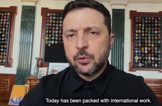 2月28日，泽连斯基在例行的晚间视频讲话中称，只要美国展现出决心，全球罪犯就会随