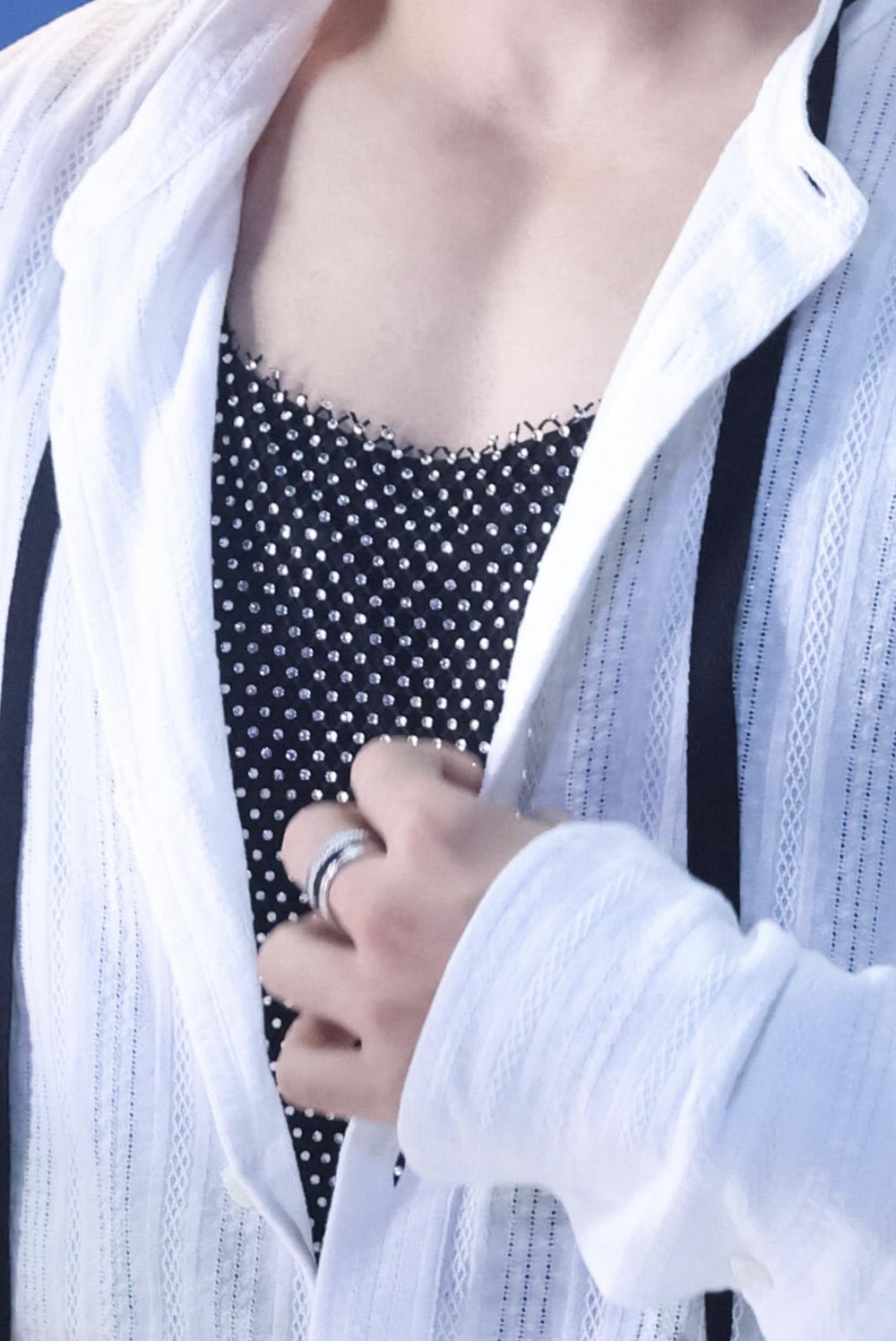 这个内搭好闪⋆˚✧˖💎˖°手手也乖乖