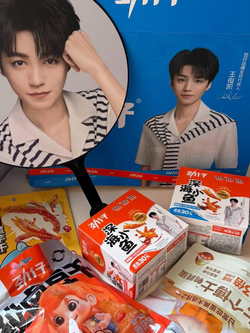 劲仔品牌全球代言人  一路前行，始终保持向上的底气，每一次坚持都是属于自己的劲仔