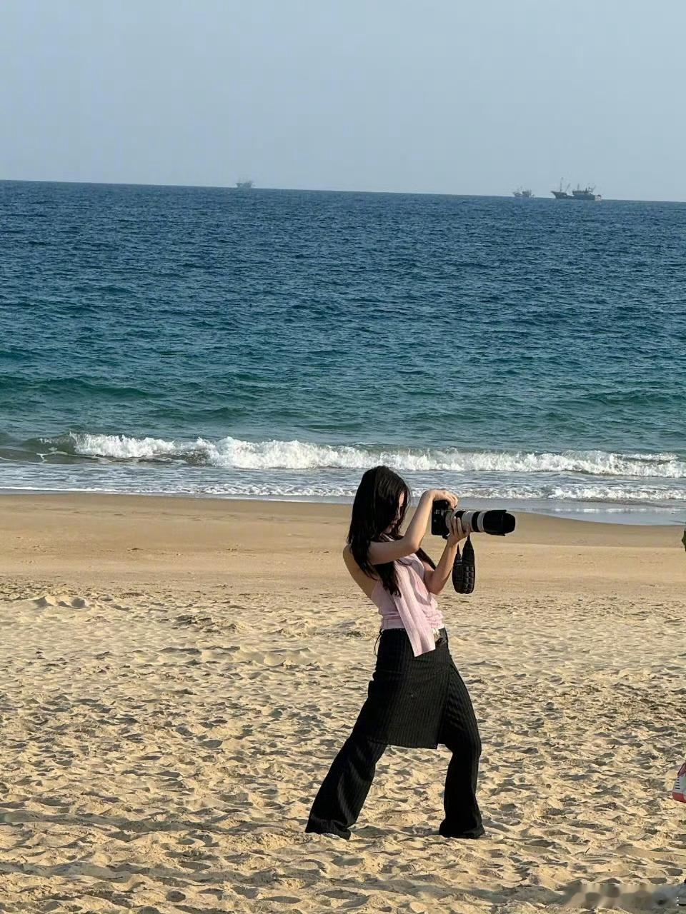 虞书欣ins海边照虞书欣海边摄影师虞书欣海边摄影师，哇哦，[抓狂][抓狂] ​​