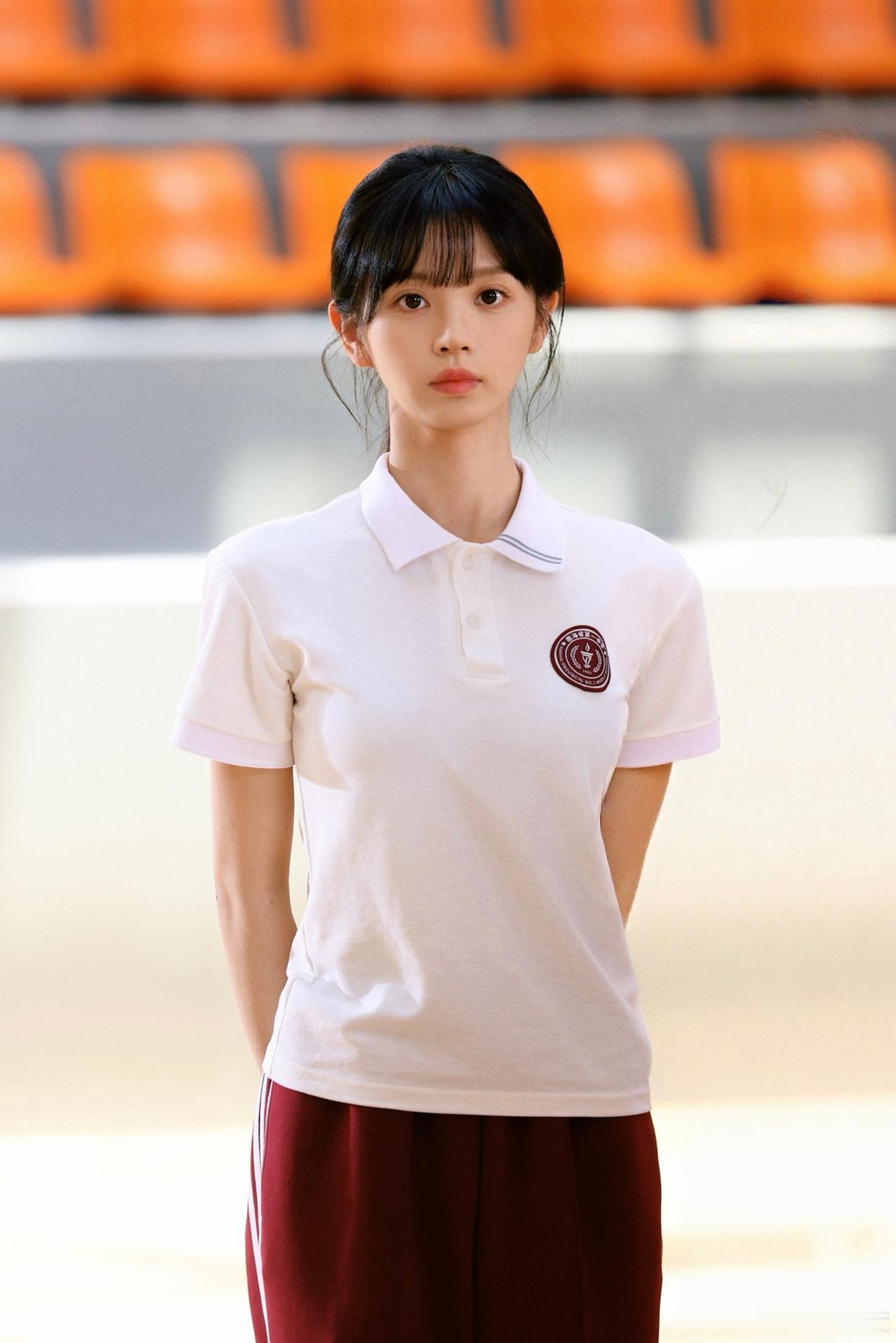 田曦薇画报，甜美的“天才少女”!
