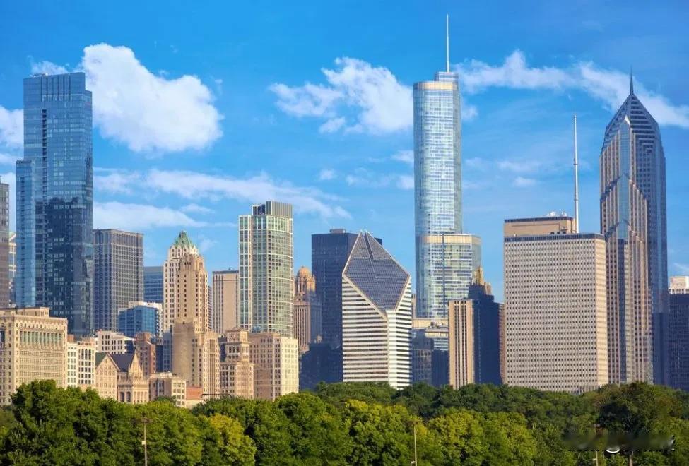8月才刚刚开始，社会上就出现了三个“反常”现象，大家发现了吗？

第一，进口豪华