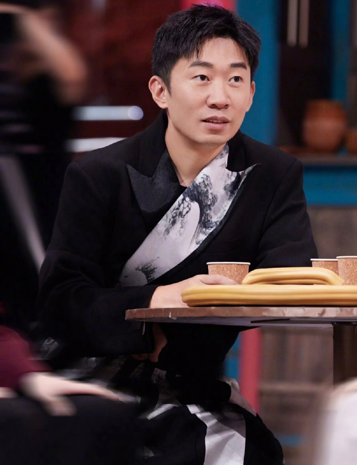 杨迪可以强我所难杨迪说可以帮粉丝写论文 杨迪身为主持人总是能打开嘉宾和观众的快乐