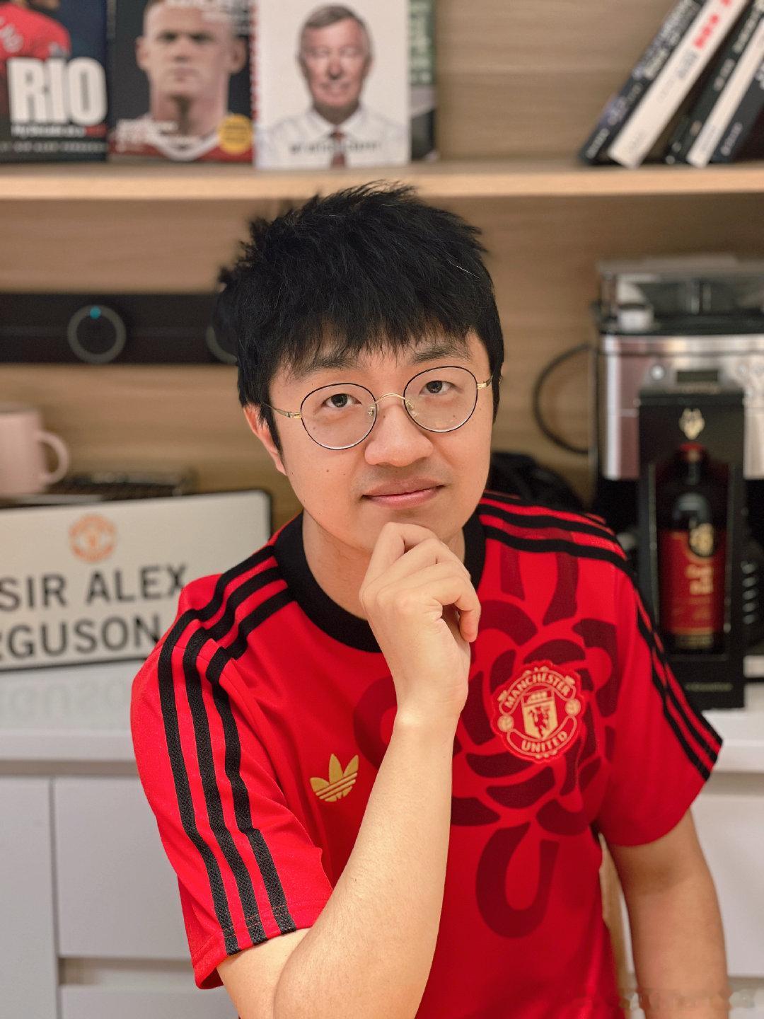 不管曼联成绩怎么样，新衣服总归很好看   cr：孙雨轩 