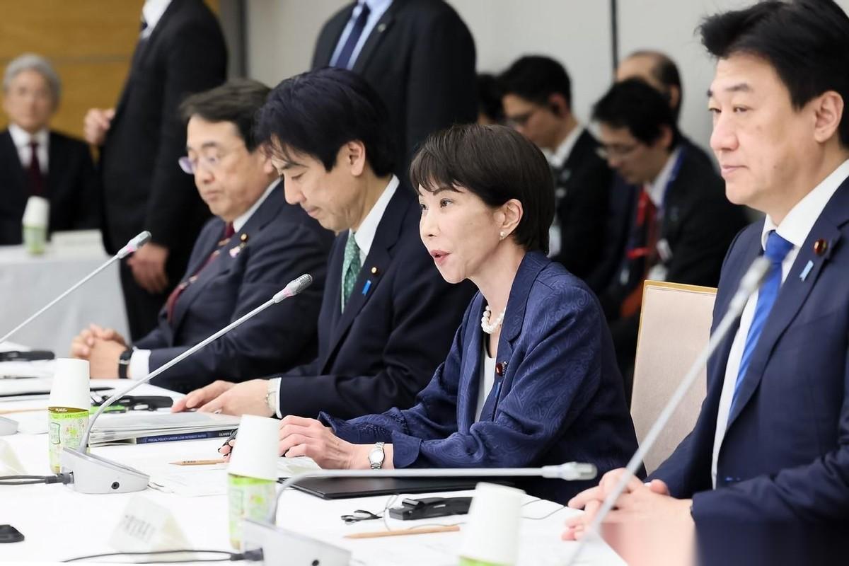 近日，日本首相高市早苗透露，计划在5月上旬对外进行一次小型的外交行程，包括越南、