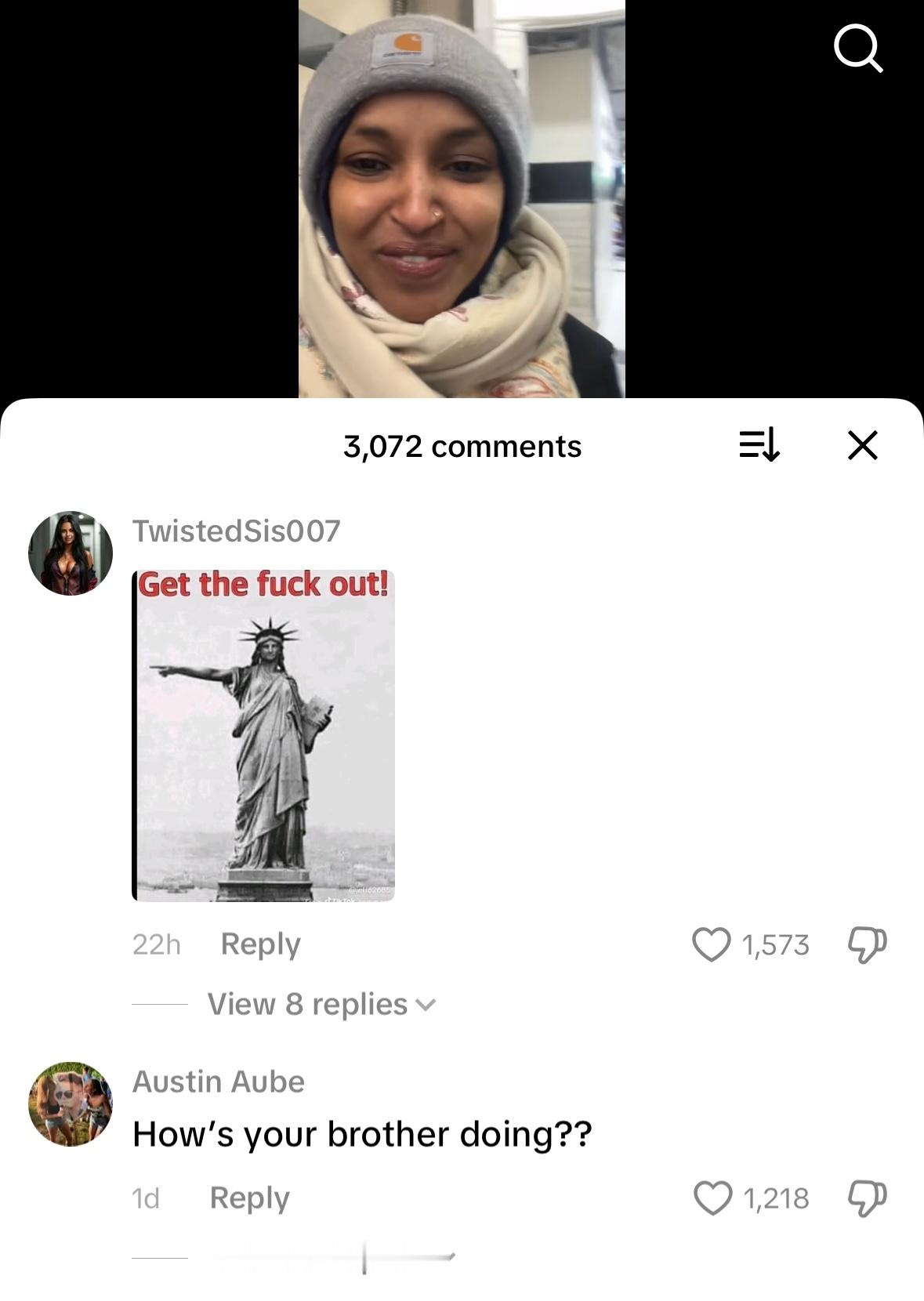 刷到了来自索马里的美国联邦众议员伊尔汗·奥马尔的TikTok账号。她最新视频下方