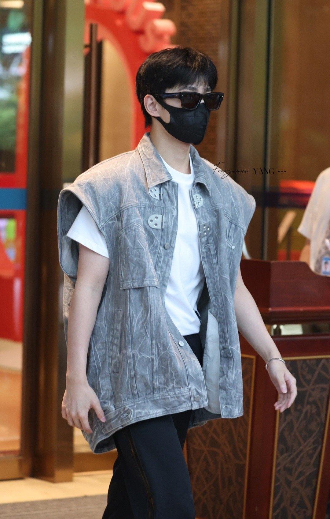 这两款普通牛仔衣，被杨洋穿出了时尚感！！

@杨洋 ​​​