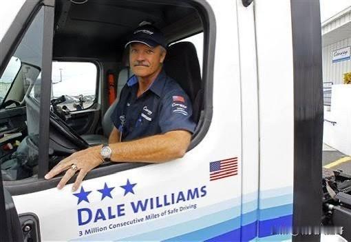 美国刚吊销了几千家卡车培训中心

 
 特朗普政府高级官员在昨天周一宣布，在针对