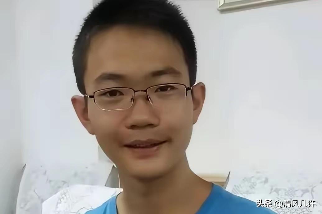 2016年，甘肃学生胡明源语文课从不听讲，天天熬夜打游戏，高考却以690分考上北