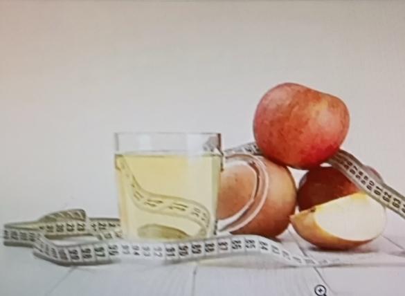 网上老能看到“坚持吃两周瘦10斤，小肚子消失，告别短粗胖”这种话。我之前也心动过