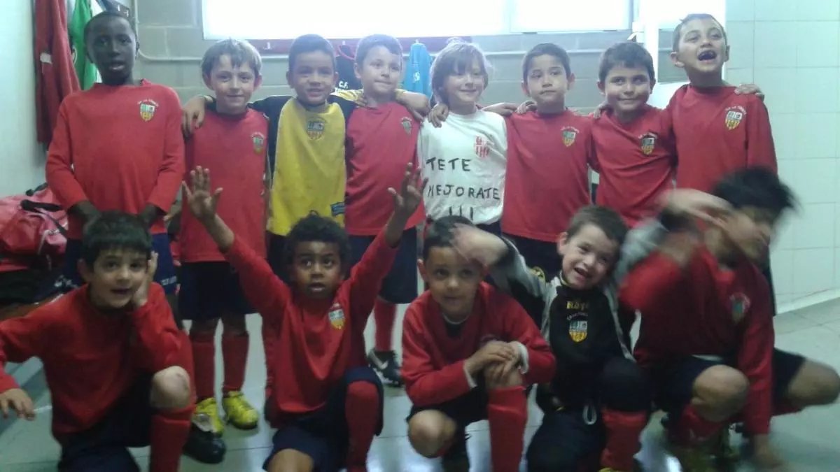 每体：亚马尔不忘初心💕 在亚马尔一家搬到罗卡丰达社区之前，亚马尔的足球生涯早期