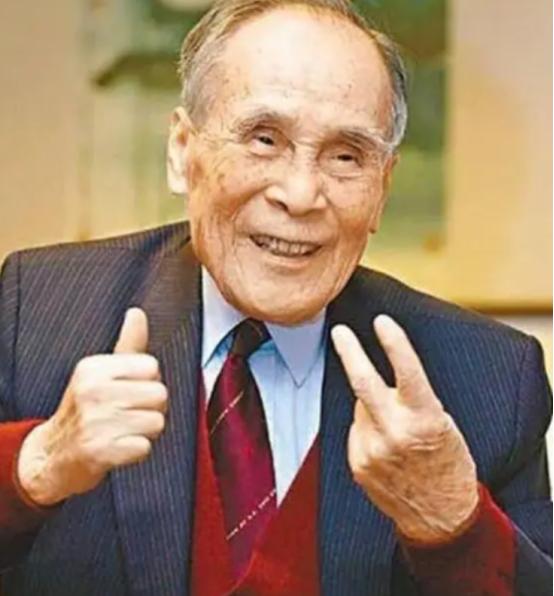 “请将我的2000亿资产全部捐给国家！”2007年，一位临终弥留的老人，在律师面