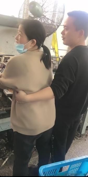 工厂里，临时夫妻现象并不罕见，背后藏着诸多秘密。许多工厂打工者与配偶两地分隔，为