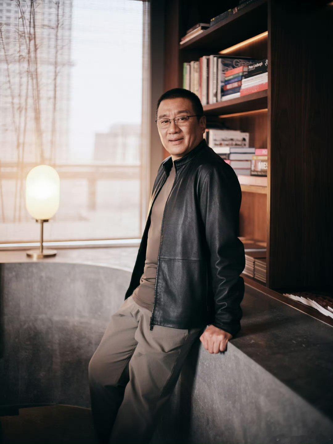 内娱出真人版猫和老鼠了方圆八百米定档汤姆杰瑞照进现实父子戏！严肃警爸vs叛逆少年