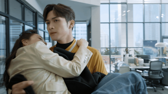 #张彬彬的男友力# 徐燕时这个男人真的好迷人，这公主抱也太会了吧！直接秀恩爱，我