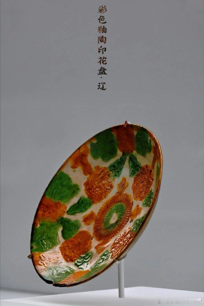 第一次被中式美学震撼到自带复古古朴的气韵，基底色调沉稳内敛，表层隐隐浮现自然形成