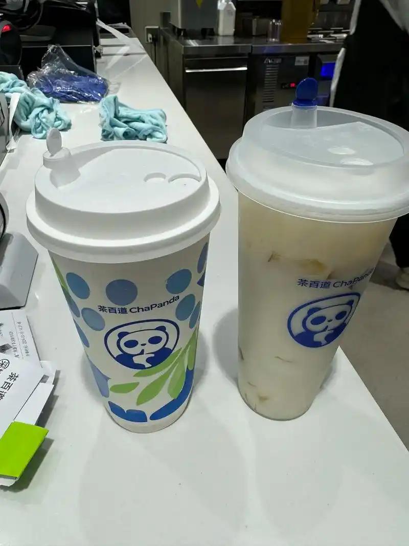 奶茶自由算什么自由？
2026年秋天的第一杯奶茶刷屏之际，这条评论被顶到了最高。