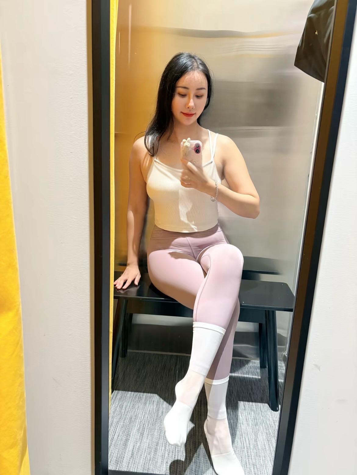 爱拍照的女生到底有多迷人呢?