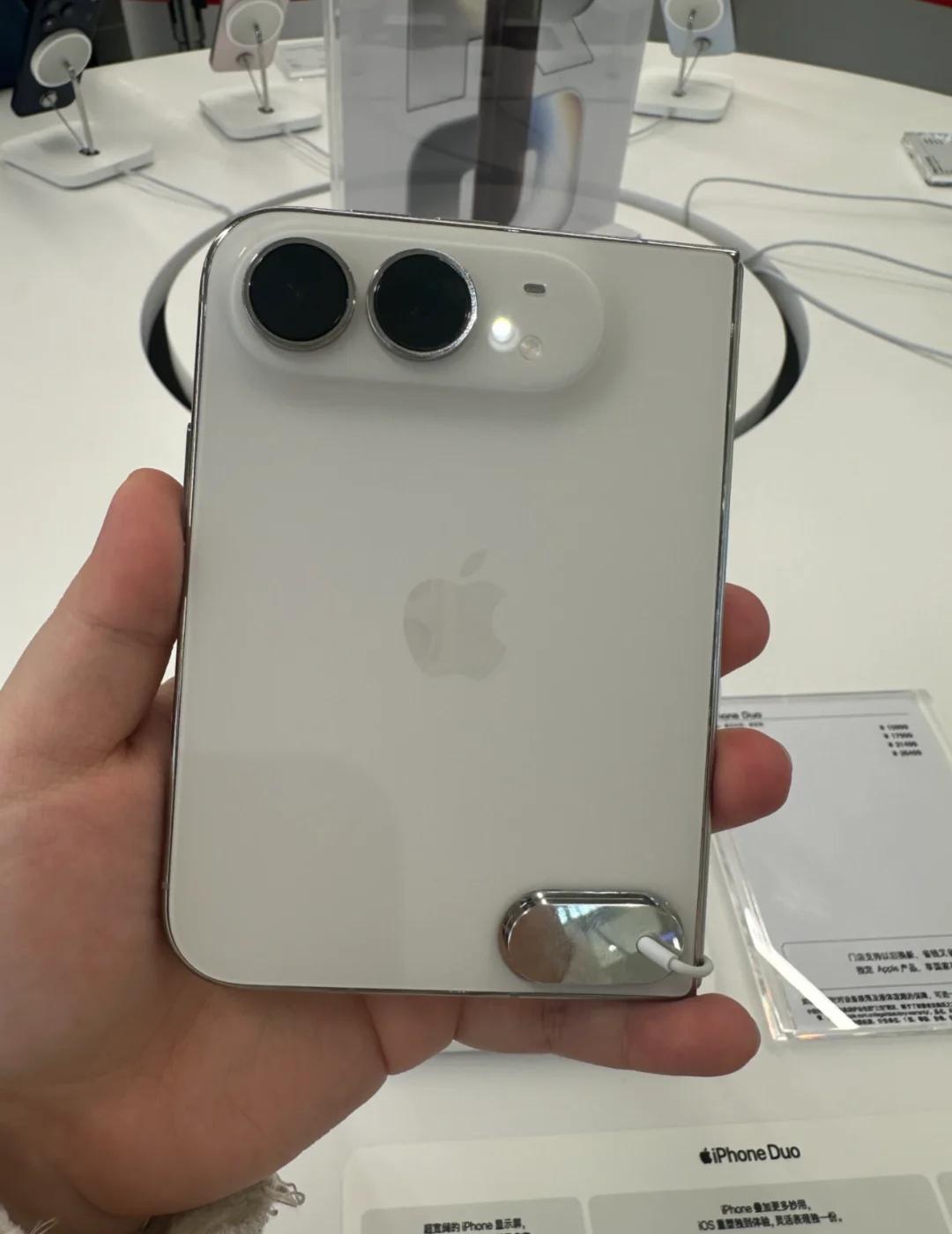看外观，这俩的背板颜值都很高啊
iPhone Duo的线条比较简洁，华为Pura