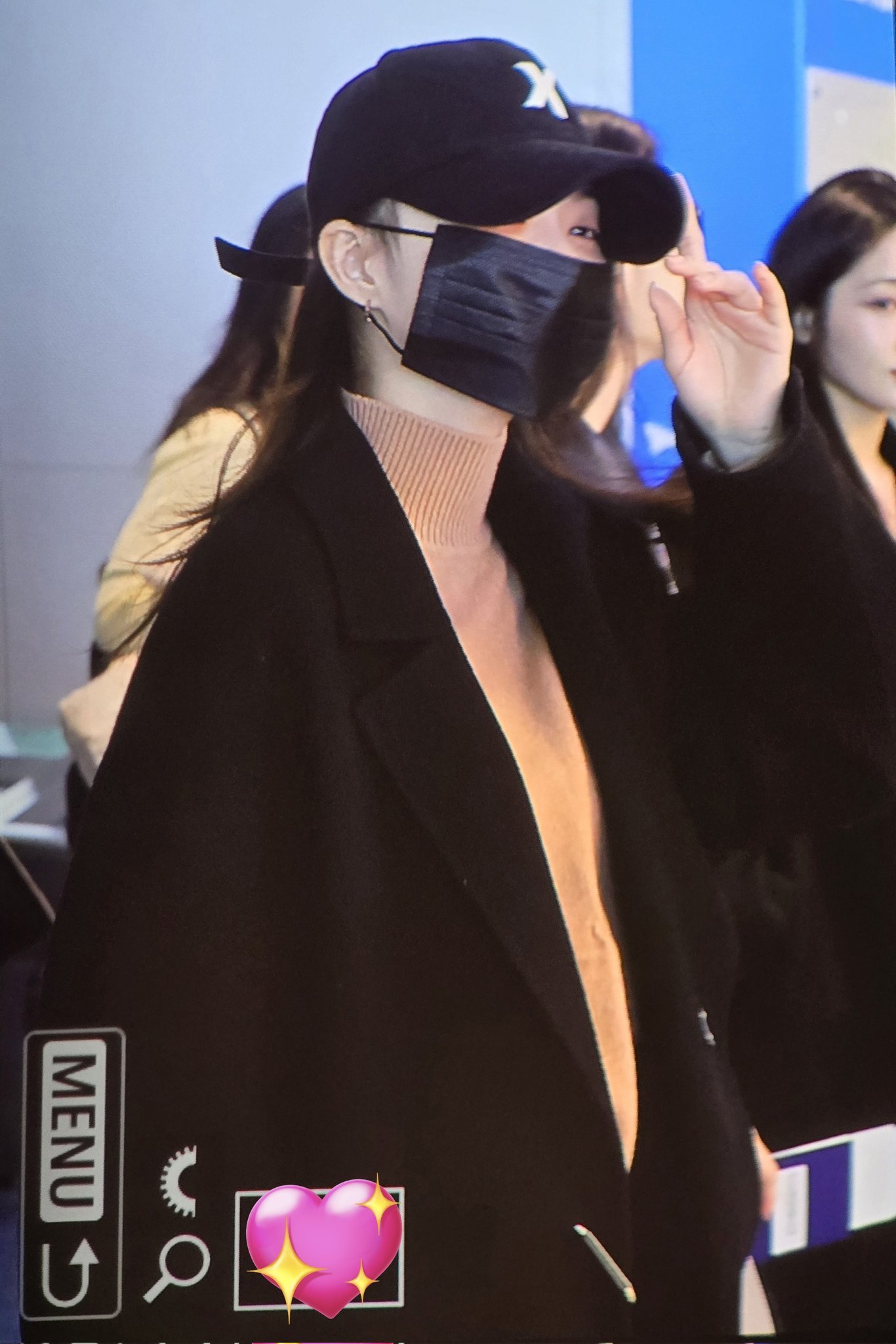 #李娜炅[超话]#🐣#蜜桃笑颜李娜炅# [图片]240226 金浦机场 到达 
