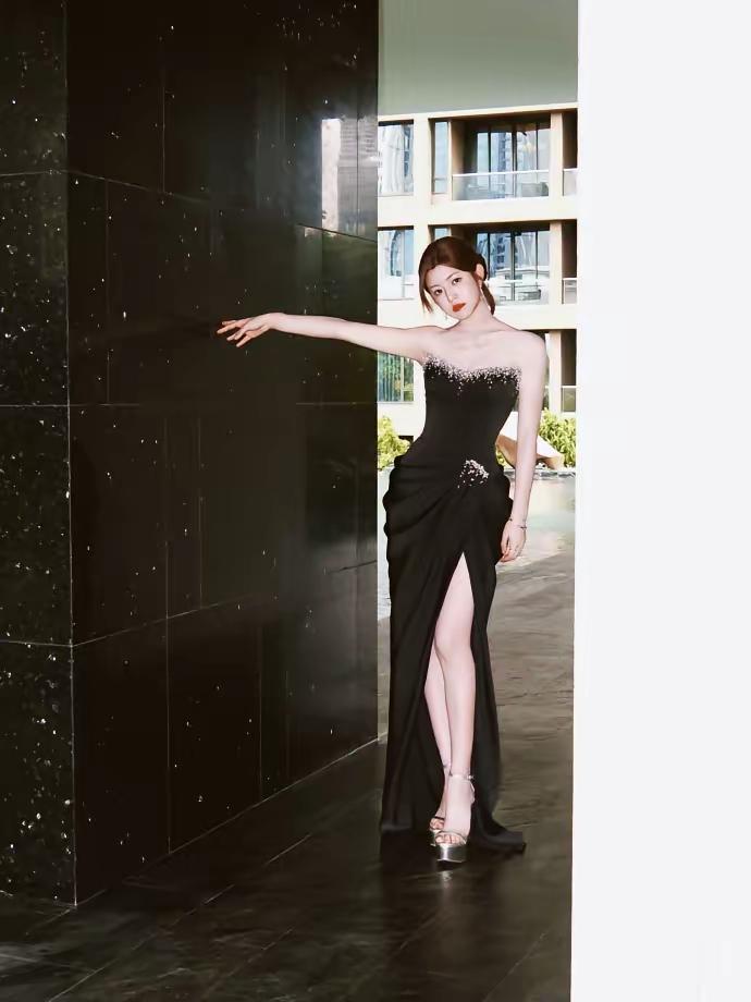 一直都觉得陈妍希一点也不漂亮，长的太一般了。在美女如云的娱乐圈可以说是相貌平平，