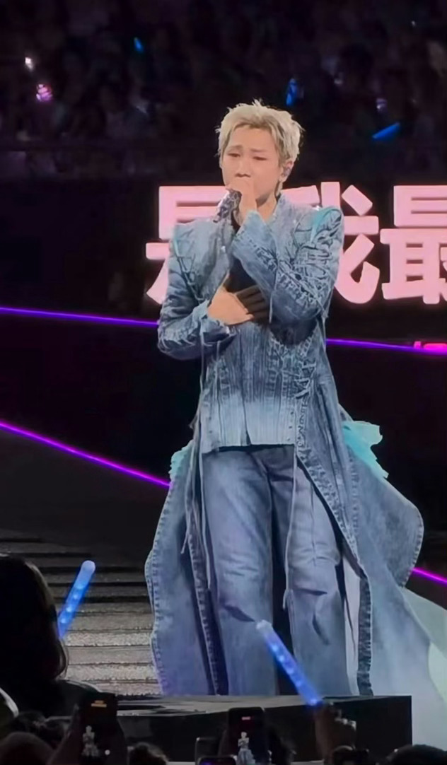 汪苏泷提醒粉丝坐下被这份细节狠狠圈粉，用心对待奔赴而来的粉丝，希望所有人都可以轻