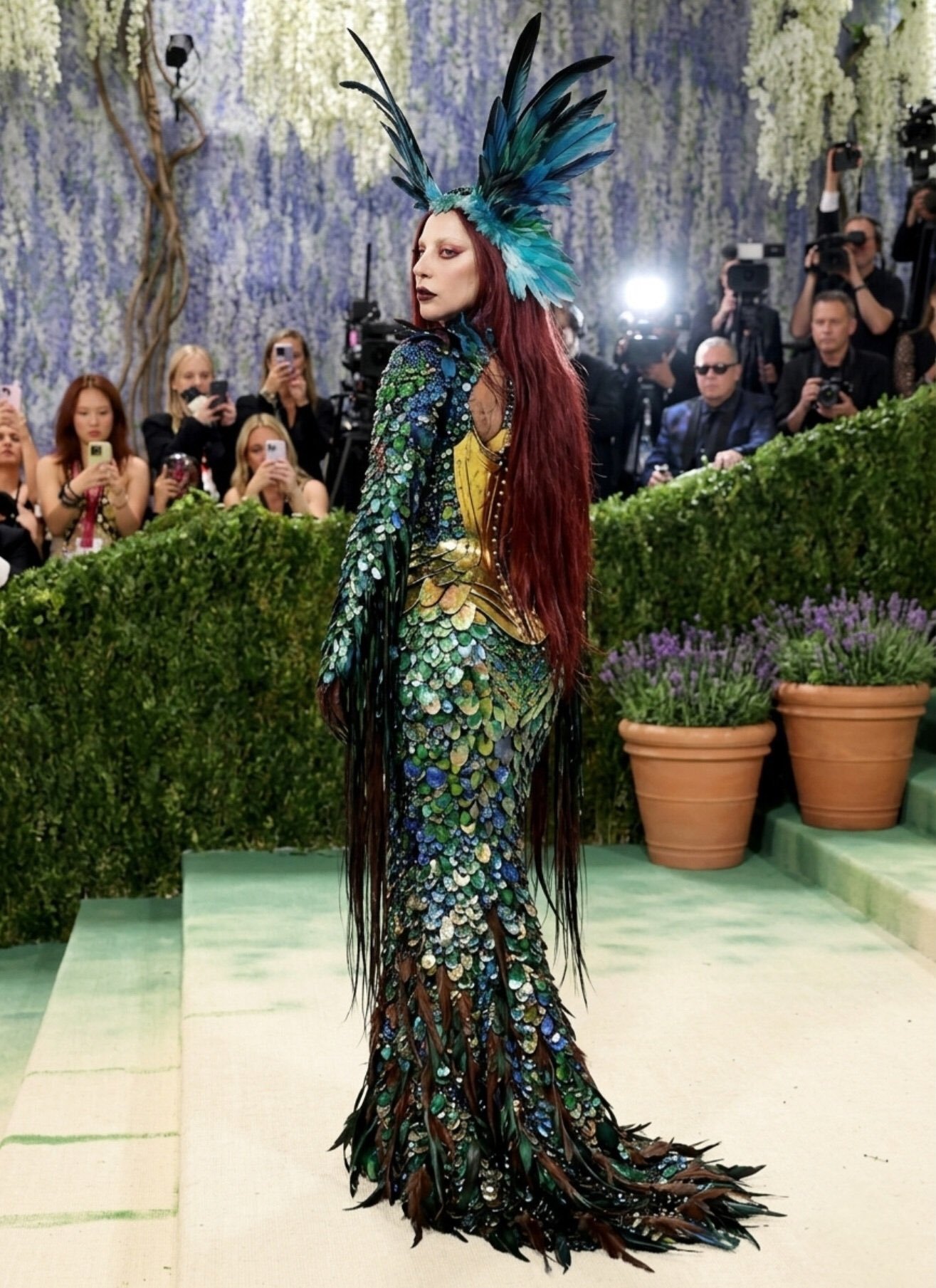 Lady GagaMetGalaAI红毯造型火了，不少网友被骗以为是真的！！🆘