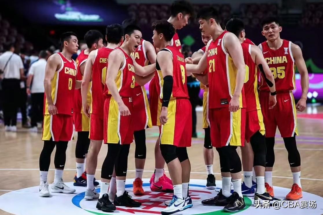 在亚运会上，中国男篮以105:61轻松战胜菲律宾，与四年前不一样的是对手的水平和
