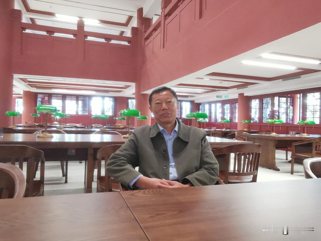 《七绝.七二自叹》

七二春秋似梦匆,
庸途碌碌志成空。
回首往昔声长叹,
岁月