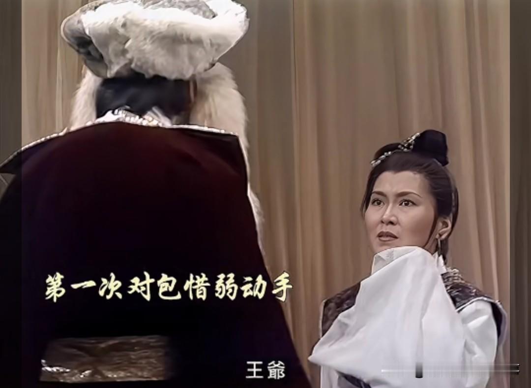 里的悲剧人物，包惜弱绝对算一个，但她的悲剧，真的全是命运的锅吗？
 
明明是读过