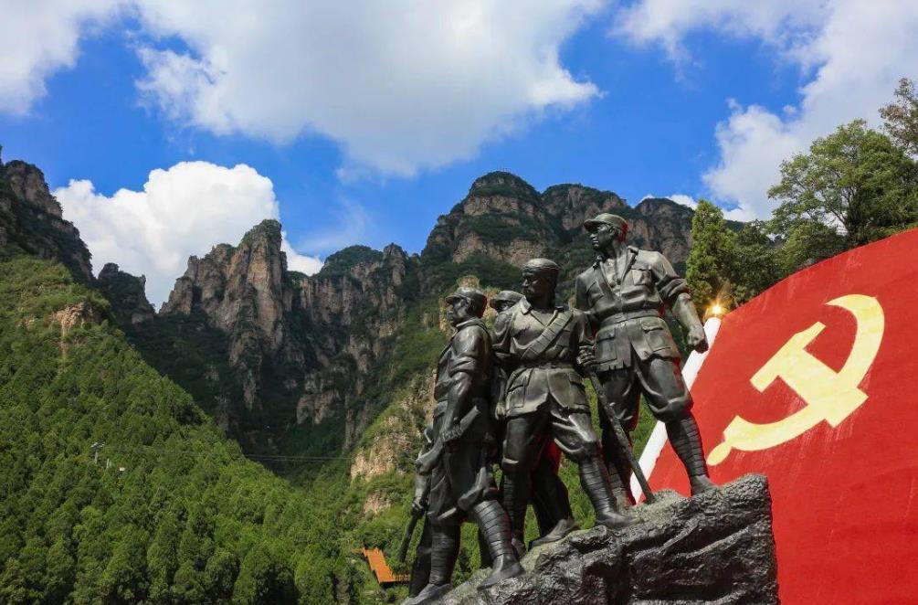 极力突破“和平宪法“，谋图放弃“无核三原则”，在台岛周边部署攻击性武器，狂言“武