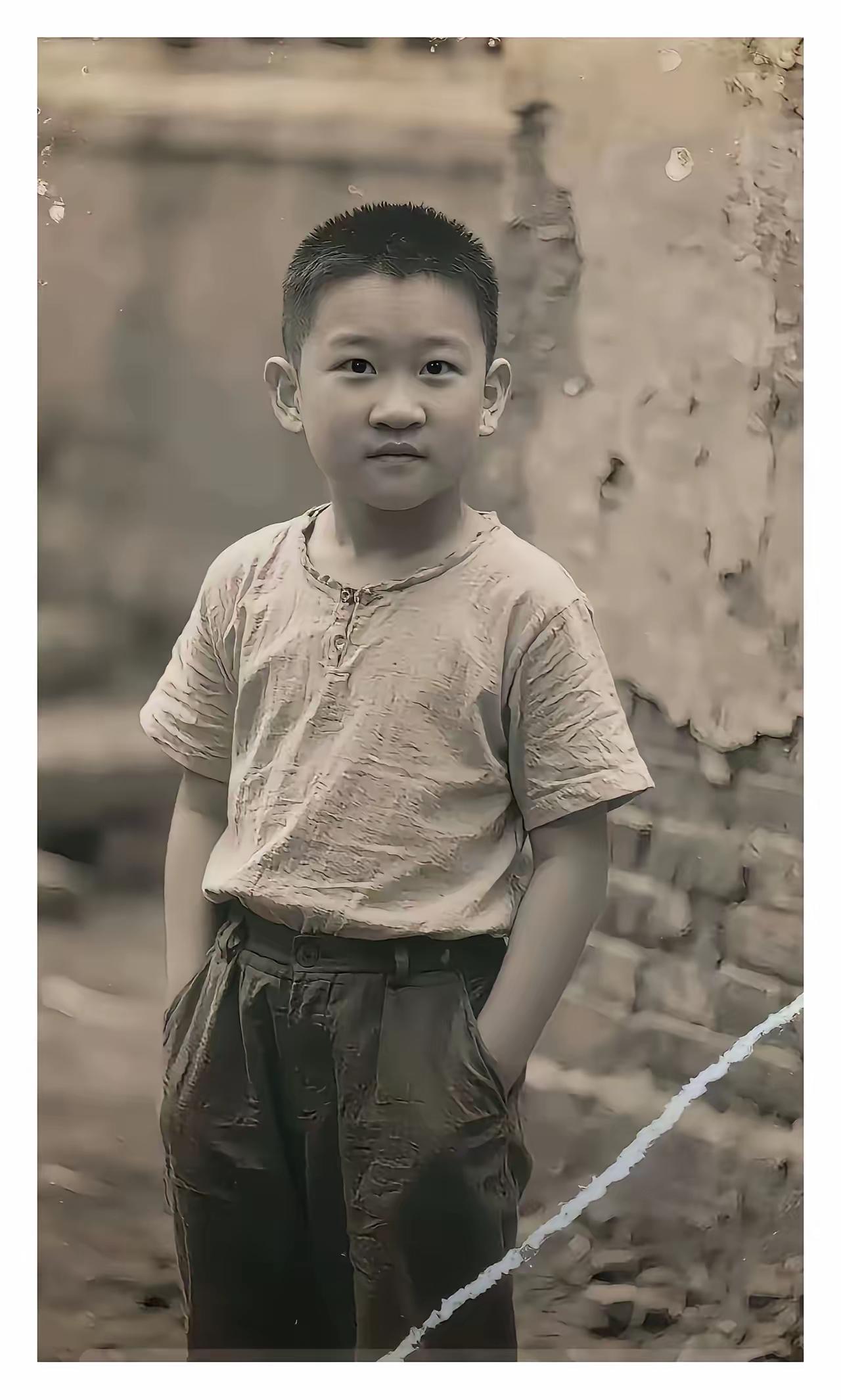 这人挺眼熟的，一时半伙想不起来叫啥名字？有高人知道不？