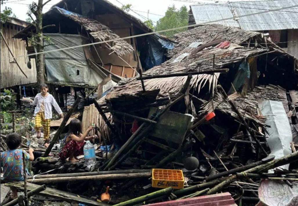 菲律宾三军刚做好准备“单挑中国”的准备，菲总统马科斯却突然收到一个噩耗，宣布全国