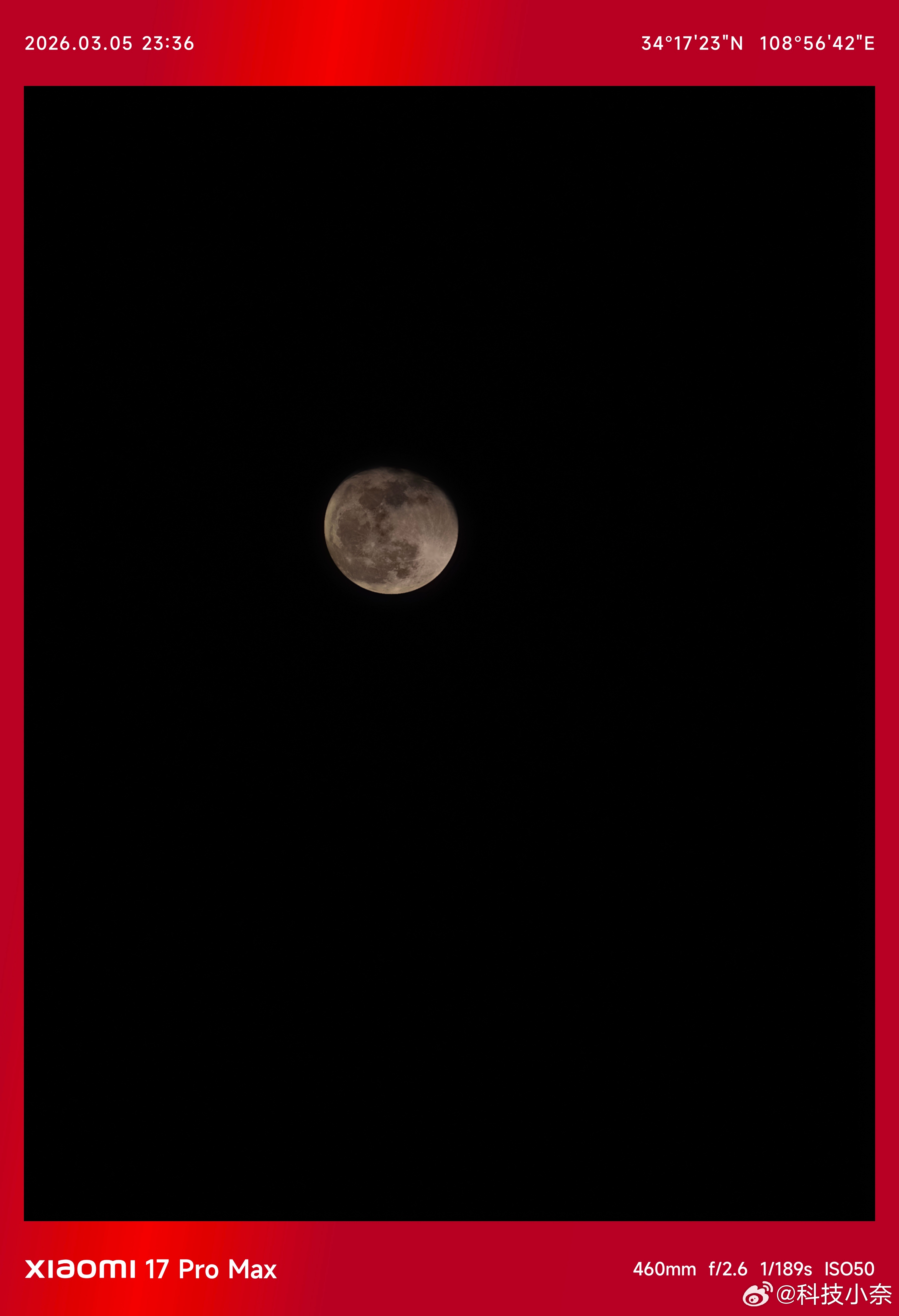 哇塞，今晚上的月亮又大又圆又亮诶！ 