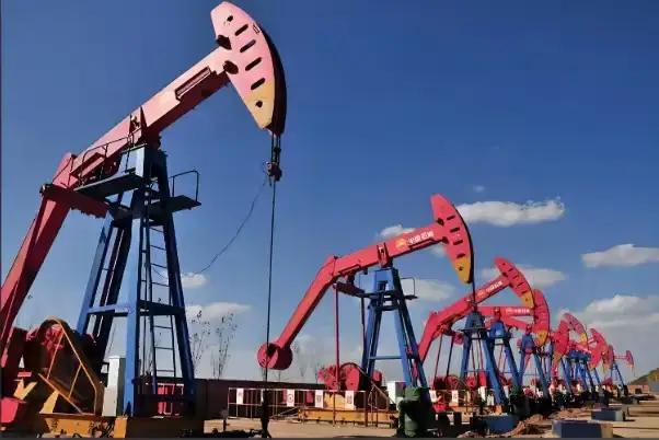 有意思的一幕出现了！中东冲突影响，导致原油越来越贵。这对我们的影响，已经从汽车加